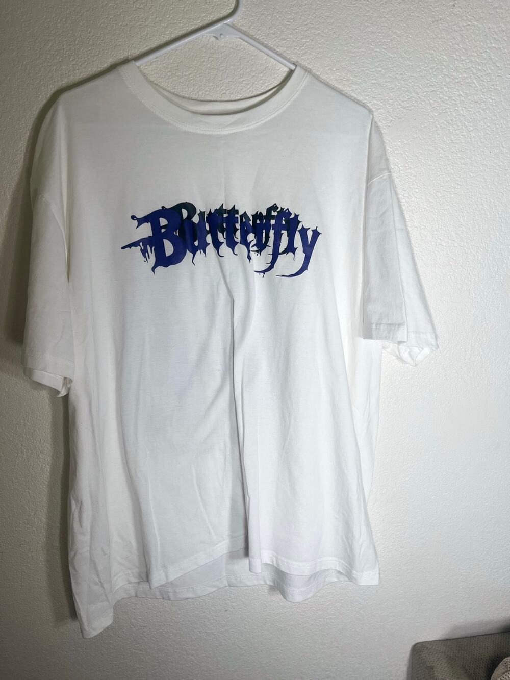 XXL Butterfly men's T-shirt w/graphic design-used good
